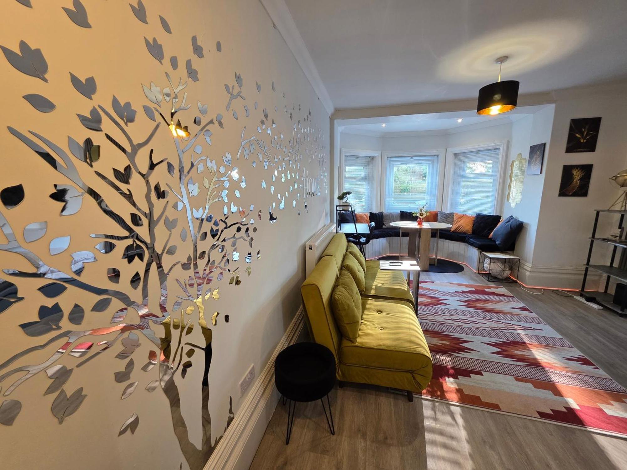 Cosy West End Flat Near Leas And Channel Tunnel - 8ight Havens Apartment